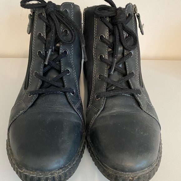 Clarks Black Ankle Boots Women’s size 10 - Picture 3 of 8